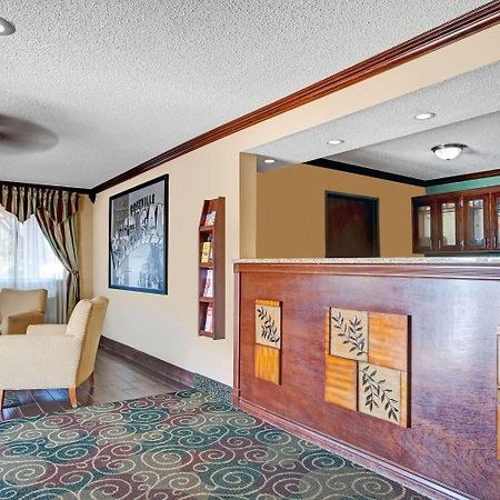 Super 8 By Wyndham Roseville/Detroit Area Exterior foto