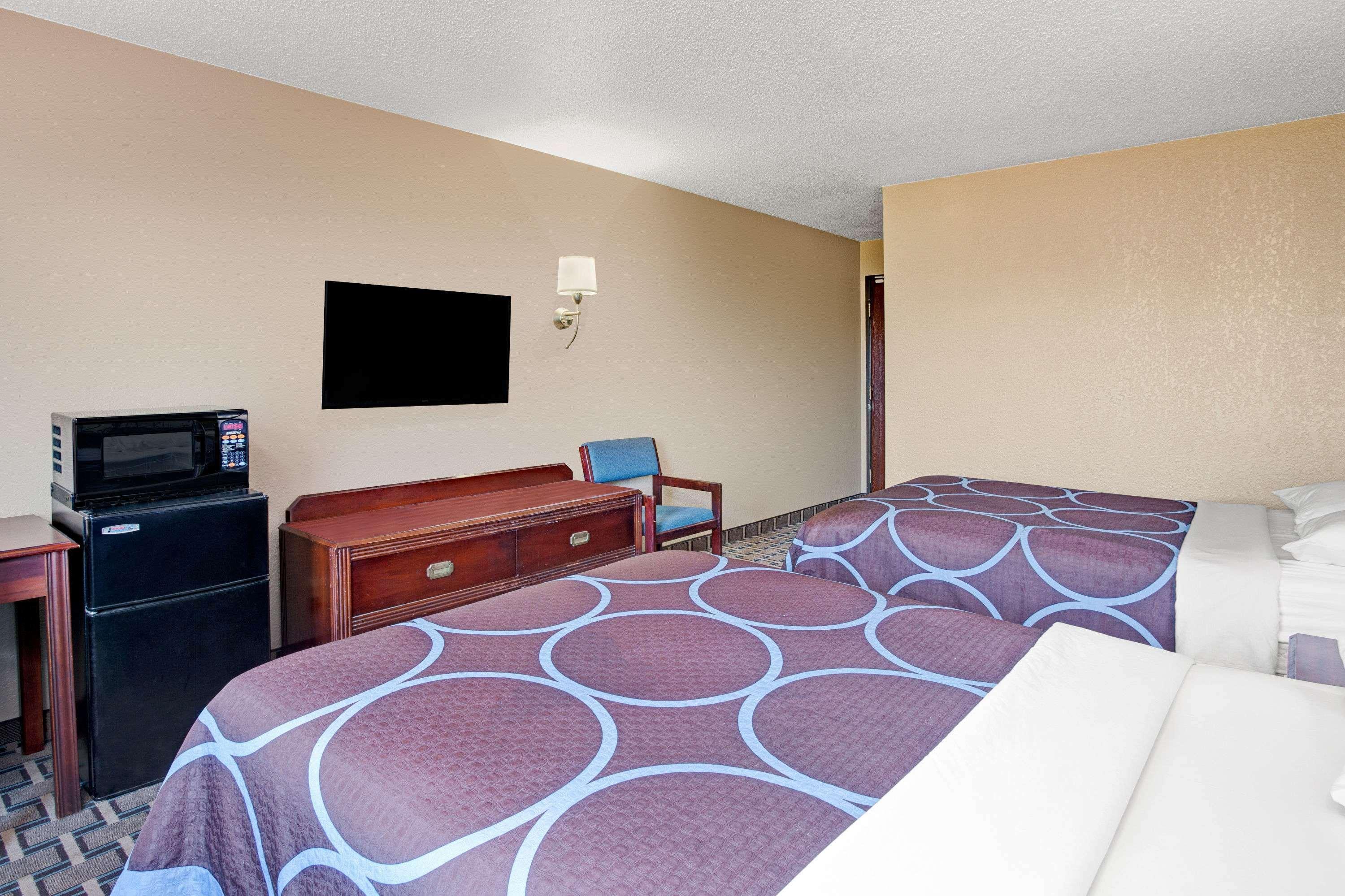 Super 8 By Wyndham Roseville/Detroit Area Exterior foto