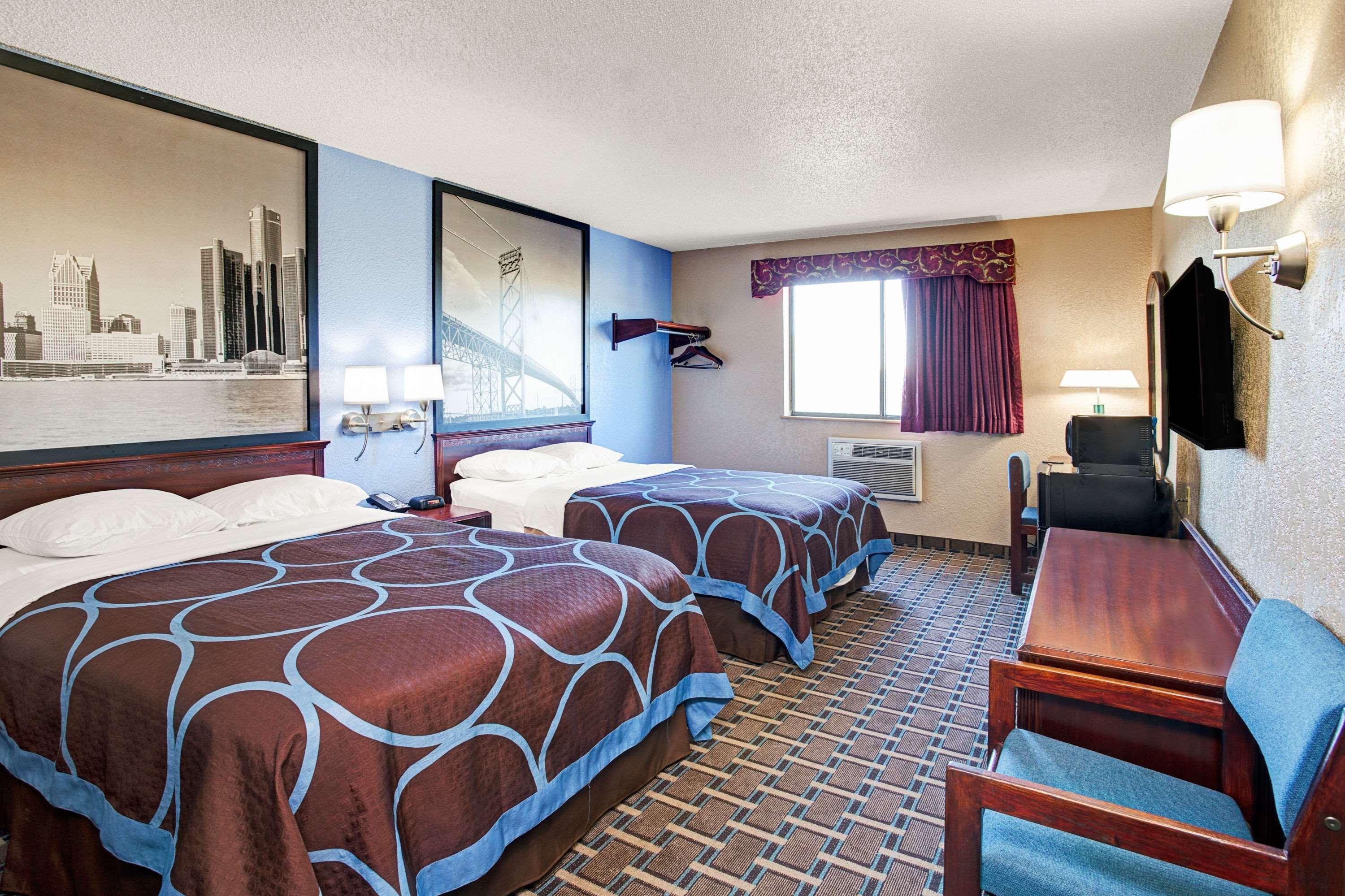 Super 8 By Wyndham Roseville/Detroit Area Exterior foto