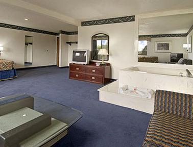 Super 8 By Wyndham Roseville/Detroit Area Habitación foto