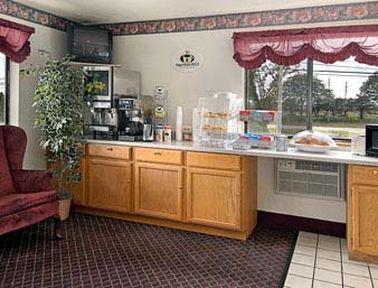 Super 8 By Wyndham Roseville/Detroit Area Restaurante foto