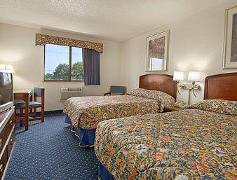 Super 8 By Wyndham Roseville/Detroit Area Habitación foto